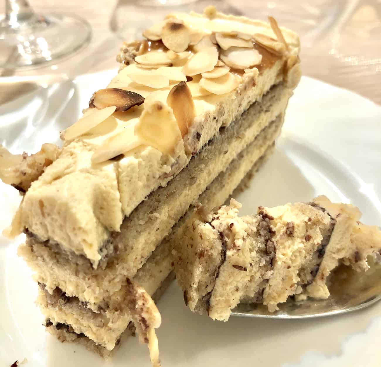 karamellizált fehér csoki mousse torta