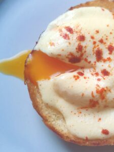 Eggs Benedict hollandi mártással